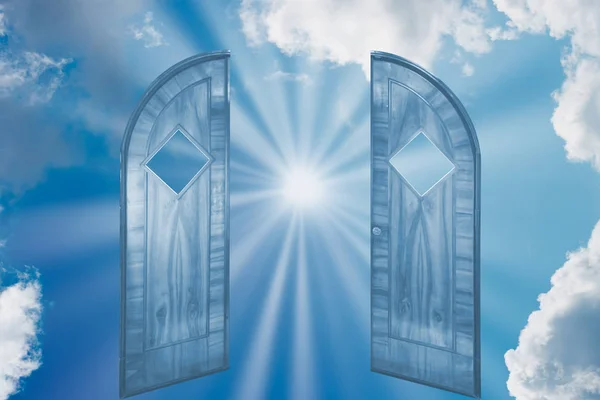 Otevřenými Dveřmi Zářily Sluneční Paprsky Obloze Náboženská Koncepce — Stock fotografie