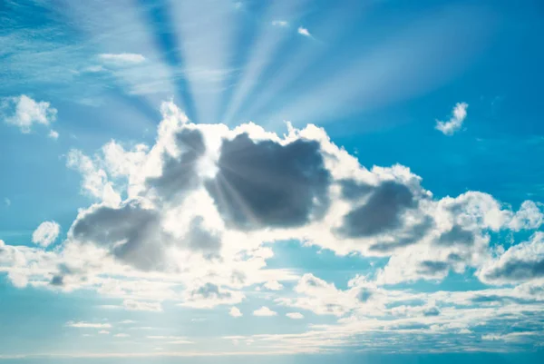 Beautiful Blue Sky Sunbeams Sun Rays Clouds — Stock Photo, Image