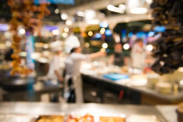 Розмите Зображення Кухні Ресторану Посудом Кухарями Освітленому Торговому Центрі — стокове фото