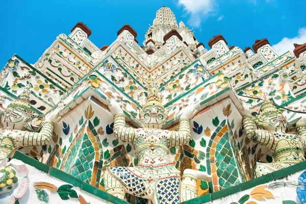 Elementos Decorativos Fachada Wat Arun Templo Del Amanecer Bangkok Tailandia —  Fotos de Stock