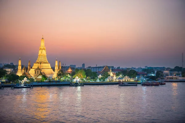 Der Beleuchtete Tempel Der Morgendämmerung Oder Wat Arun Und Thonburi — Stockfoto