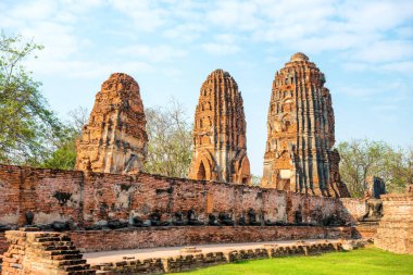 Tayland 'ın tarihi ve dini mimarisi - eski Siyam başkenti Ayutthaya' nın kalıntıları. Wat Mahathat 'in tuğla kalıntılarına bak!