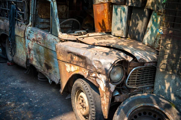 Staré Rozbité Rezavé Auto Rust Kov Vinobraní Automobilu — Stock fotografie