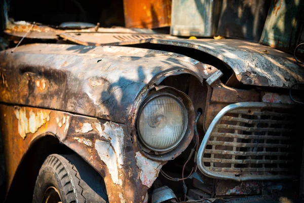 Staré Rozbité Rezavé Auto Rust Kov Vinobraní Automobilu — Stock fotografie