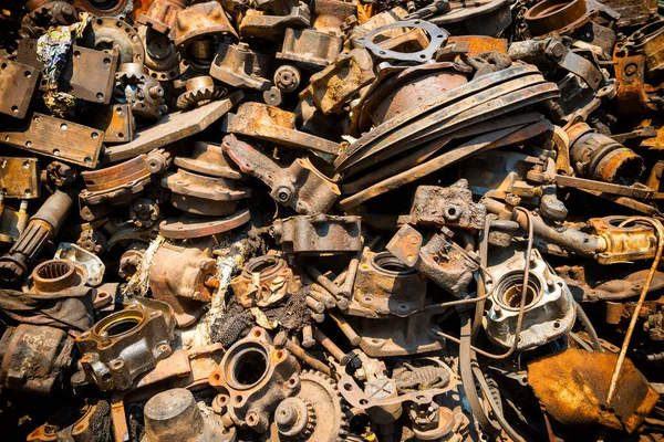 Eski Paslı Metal Yığını Kullanılmış Makine Parçaları Araba Parçaları Mekanik — Stok fotoğraf