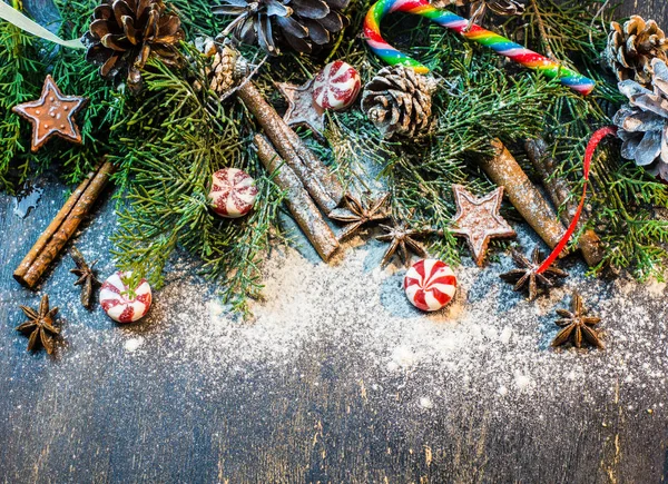 Χριστουγεννιάτικο καρέ με γιορτινό δέντρο — Φωτογραφία Αρχείου