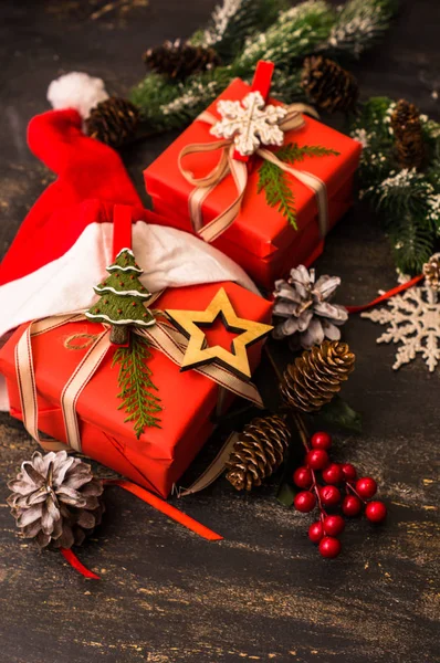 Rode geschenkdozen voor kerst feesten — Stockfoto