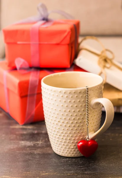 Tasse Tee zum Valentinstag — Stockfoto