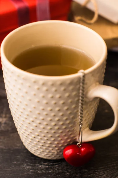 Чашка чаю на день Святого Валентина — стокове фото