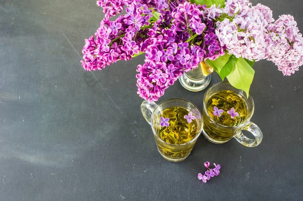 Frühlingskonzept mit Fliederblüten — Stockfoto