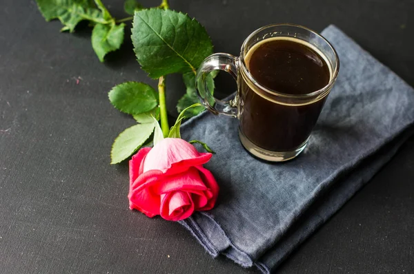 Koffie en rozen — Stockfoto