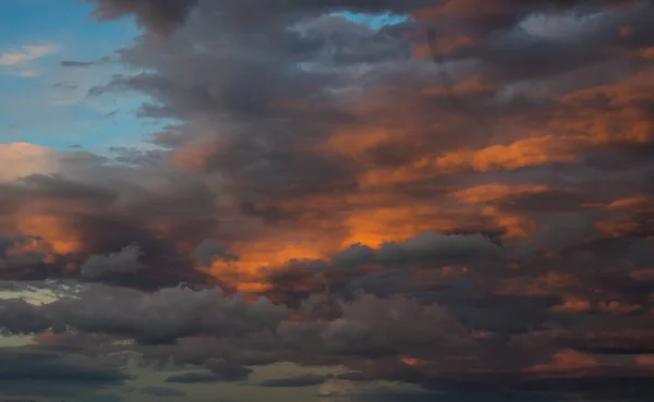 Ciel à l'heure du coucher du soleil — Photo