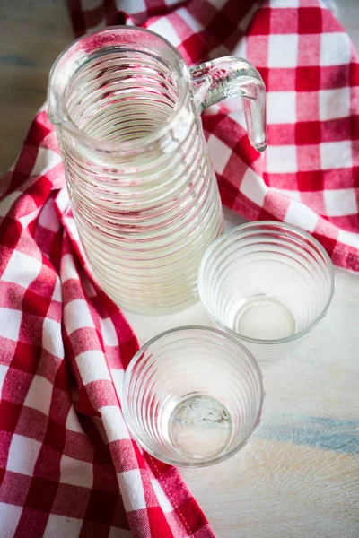 Glas vatten som en heanthy dricka koncept — Stockfoto