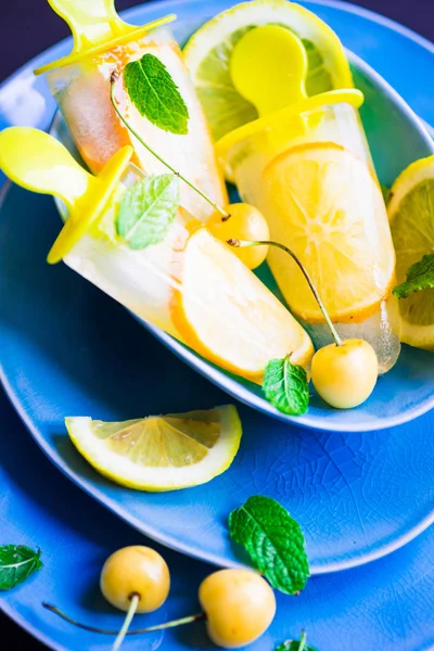 Summer dessert with lemon — Stock Photo, Image