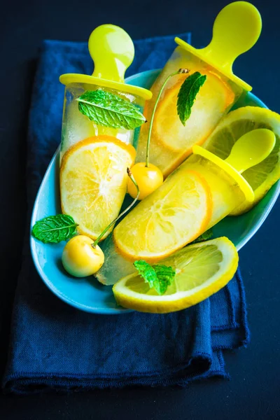 Summer dessert with lemon — Stock Photo, Image