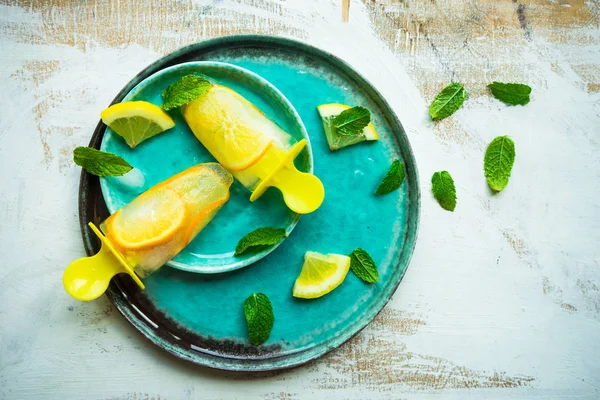 Summer dessert with lemon — Stock Photo, Image