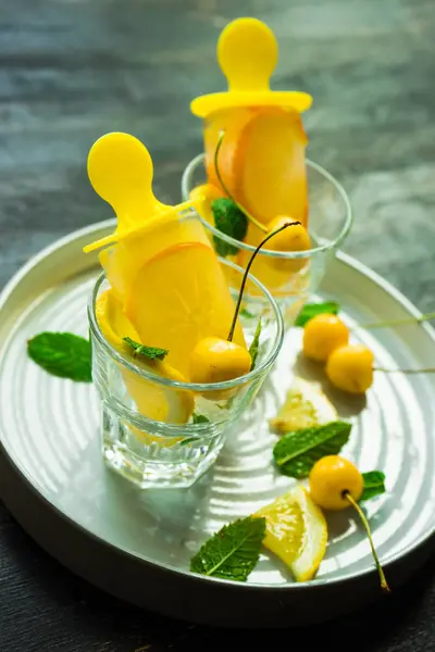 Summer dessert with lemon — Stock Photo, Image