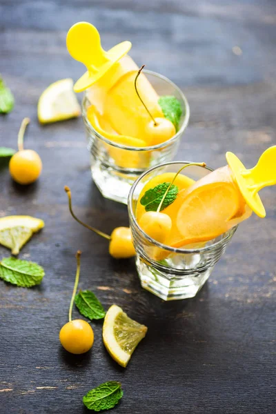 Summer dessert with lemon — Stock Photo, Image