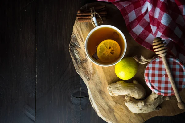 Zencefilli ve limonlu çay — Stok fotoğraf
