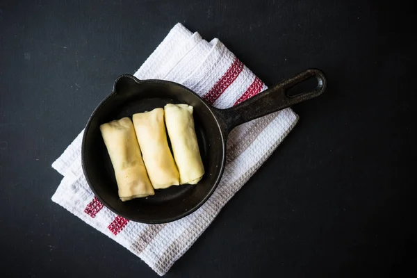 Frittelle ripiene crepes con carne — Foto Stock