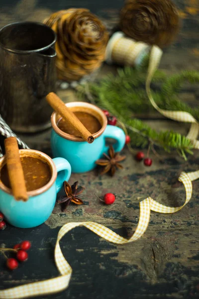 Copo de chocolate quente com nozes — Fotografia de Stock