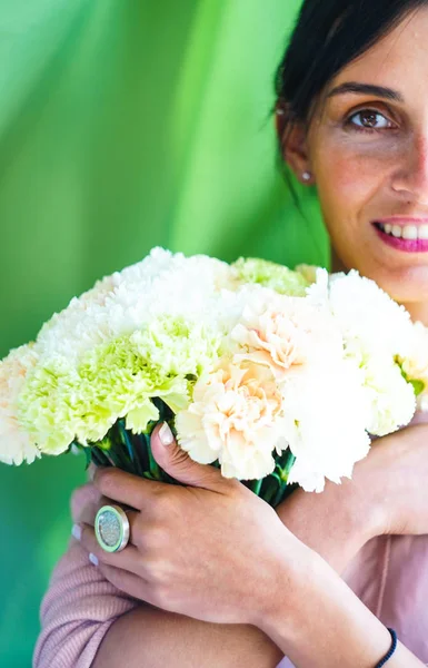 신선한 카네이션 꽃의 꽃다발 — 스톡 사진