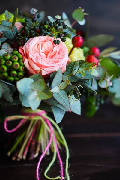 Boîte à fleurs avec roses — Photo