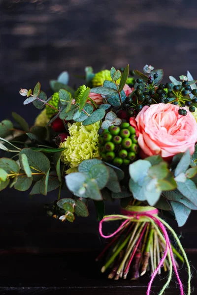 Boîte à fleurs avec roses — Photo