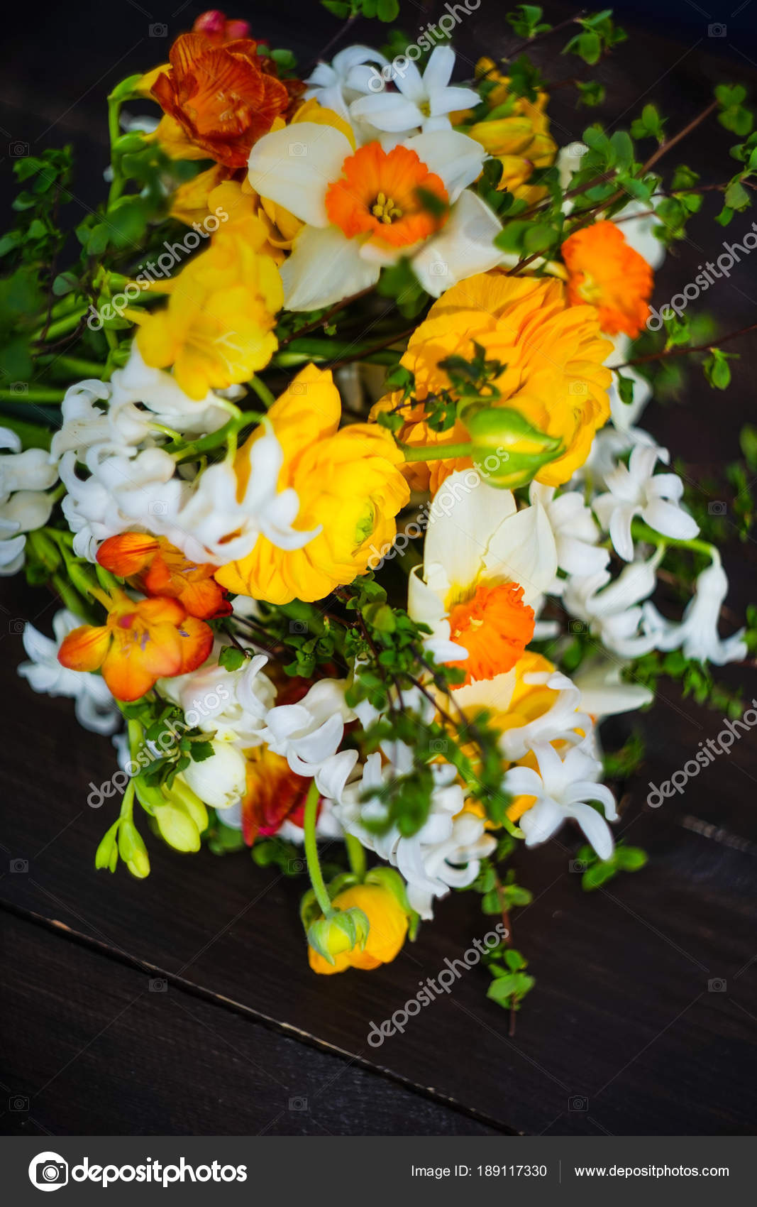 Bouquet Dété à Fleurs Jaunes Et Blanches Photographie