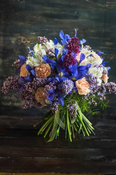 Lindas flores de primavera em um buquê — Fotografia de Stock