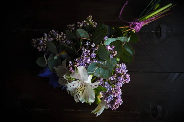 Vackra vårblommor i en bukett — Stockfoto