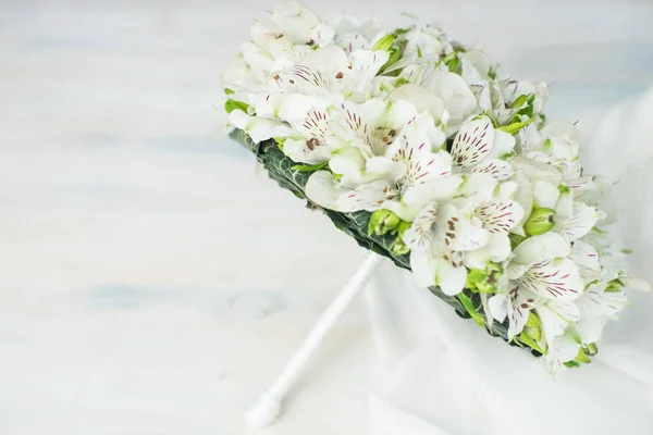 Bukiet ślubny z kwiatów letnich — Zdjęcie stockowe