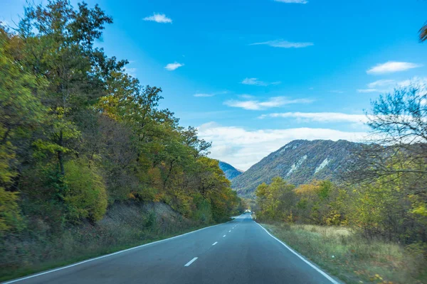 Jesienny krajobraz drogowy — Zdjęcie stockowe