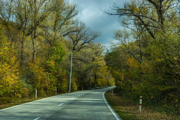 Jesienny krajobraz drogowy — Zdjęcie stockowe