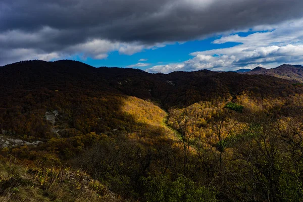 Paisaje de viaje otoñal —  Fotos de Stock