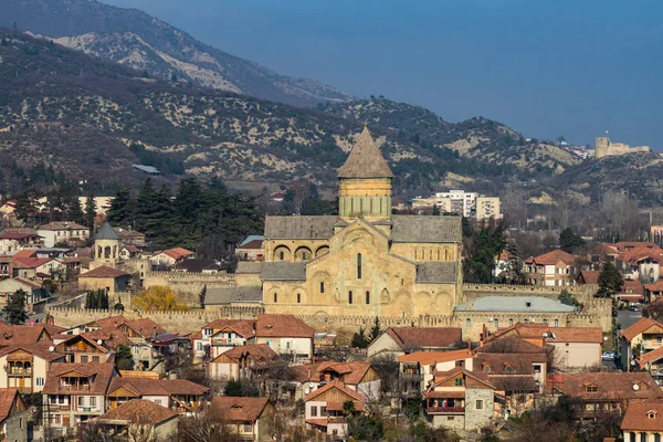 Vista para a antiga capital da Geórgia, Mtskheta — Fotografia de Stock