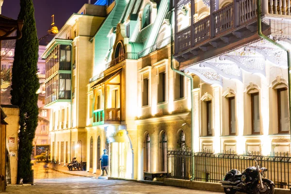Şehir merkezindeki Tiflis şehrinin gece manzarası — Stok fotoğraf