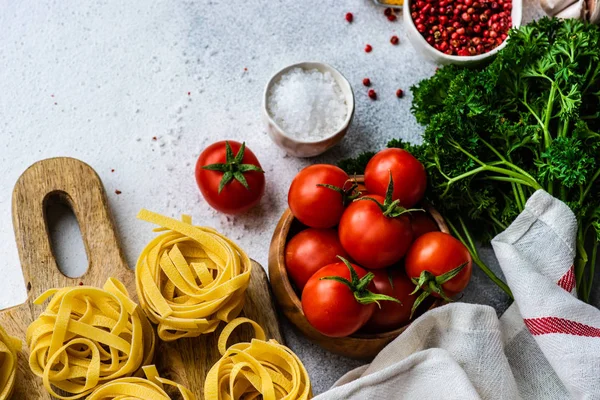 Concepto de pasta e ingredientes — Foto de Stock