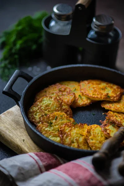 Traditional ukrainian dish deruny — Stock Photo, Image