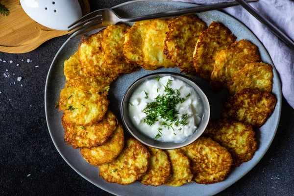 Traditional ukrainian dish deruny — Stock Photo, Image