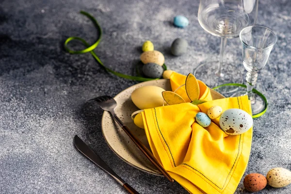 Wielkanocny stół ustawienie — Zdjęcie stockowe