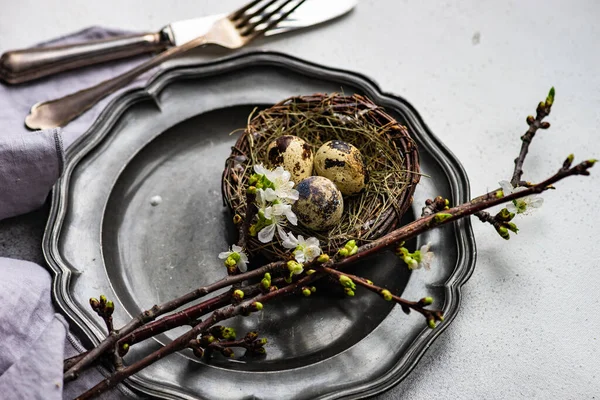 Primavera Tavola Floreale Allestimento Cena Pasqua Sfondo Rustico Con Spazio — Foto Stock