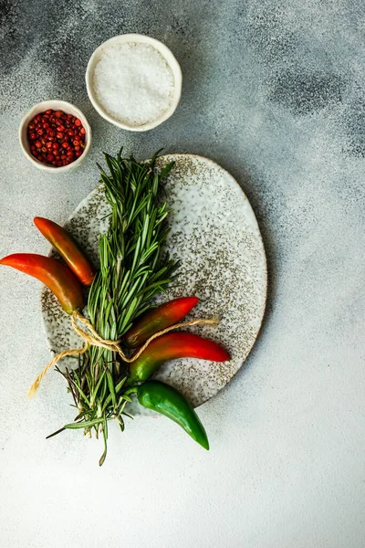 Conceito Cozinha Com Tigela Cerâmica Pimentas Páprica Especiarias Fundo Pedra — Fotografia de Stock