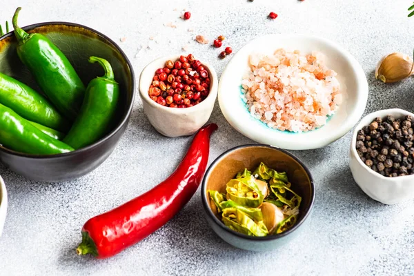 Marco Alimenticio Ecológico Con Especias Verduras Sobre Fondo Piedra Con — Foto de Stock