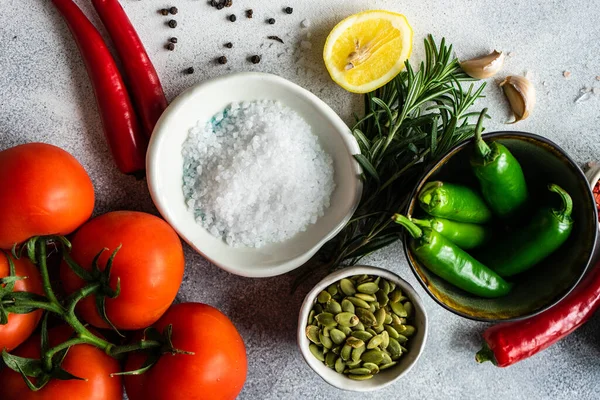 Marco Alimenticio Ecológico Con Especias Verduras Sobre Fondo Piedra Con — Foto de Stock