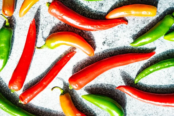 Trendig Grönsak Ram Med Mogen Varm Chili Paprika Sten Bakgrund — Stockfoto