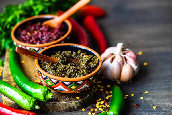 Salsa Picante Tradicional Georgiana Adjika Ingredientes Sobre Fondo Rústico Con — Foto de Stock