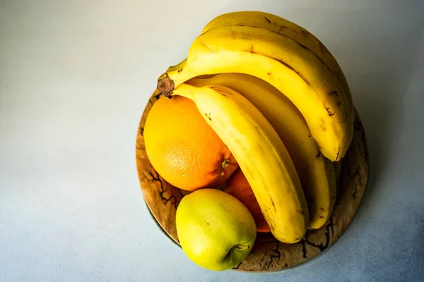 Concepto Comida Ecológica Con Fruta Fresca Cruda Sobre Fondo Hormigón —  Fotos de Stock