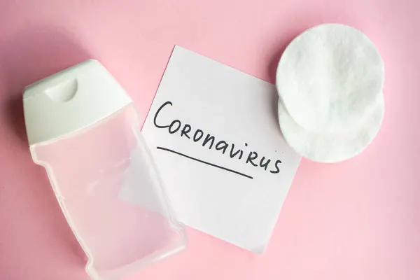 Concepto Virus Covid Con Pastillas Otro Personal Seguro Sobre Fondo — Foto de Stock