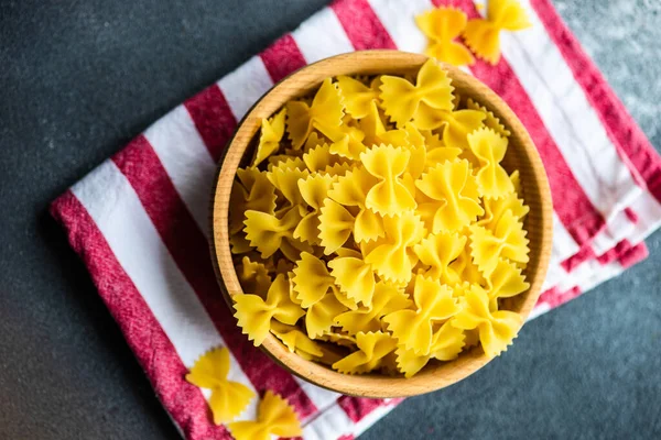 Cuenco Madera Lleno Pasta Farfalle Como Concepto Comida Italiana — Foto de Stock